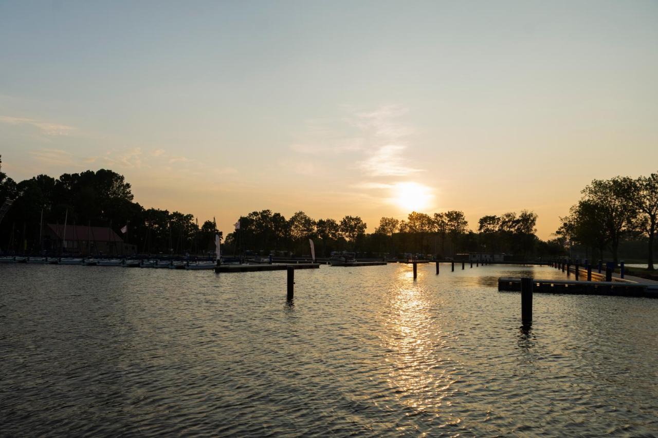 Welcome In - Houseboat Agua Dolce Met Tuin, Paviljoenwei 4, Sneek - Offingawier Exterior foto